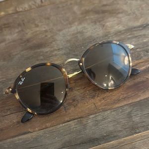 Ray Ban Round Fleck sunglasses - 
Polished Brown Havana with brown frames